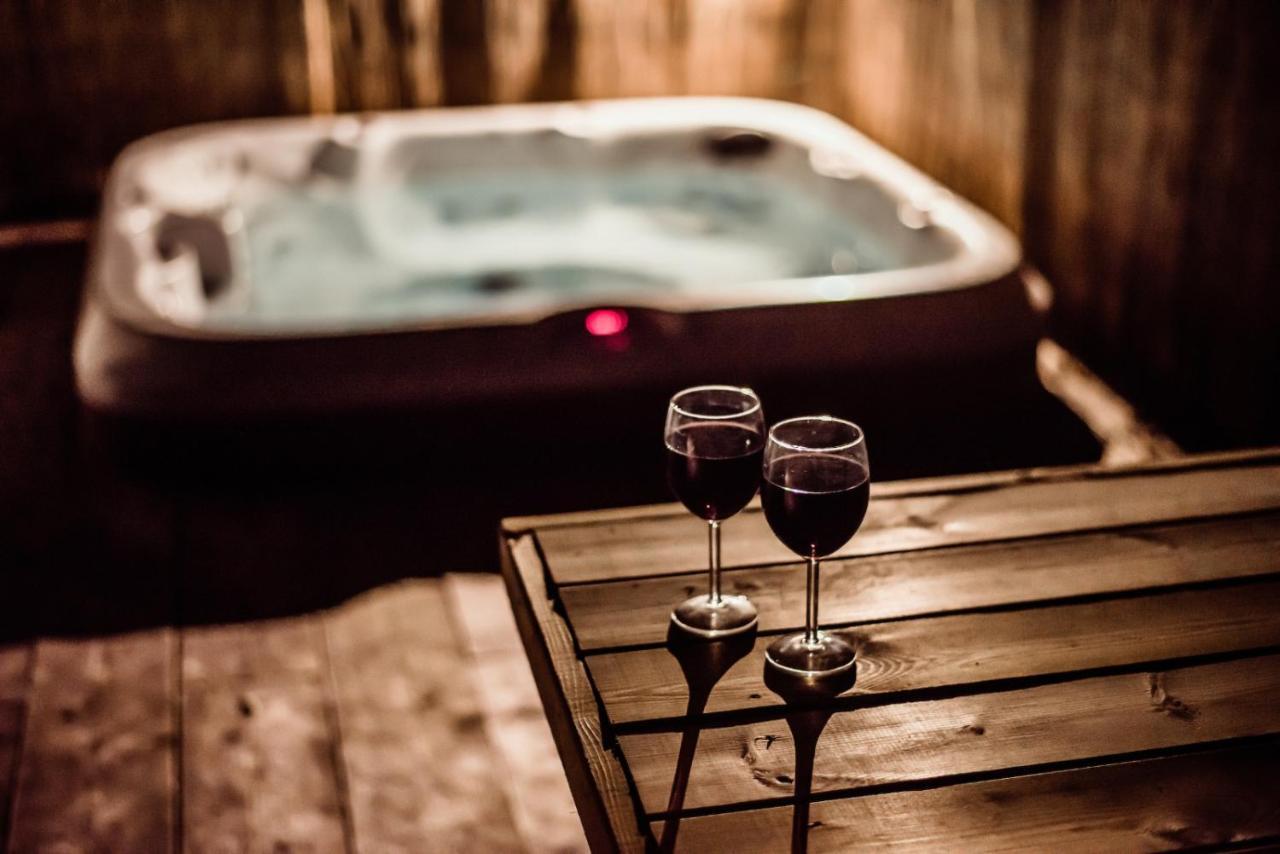 Black Bull Retreat, Barmston With Private Hot Tubs Driffield Eksteriør billede