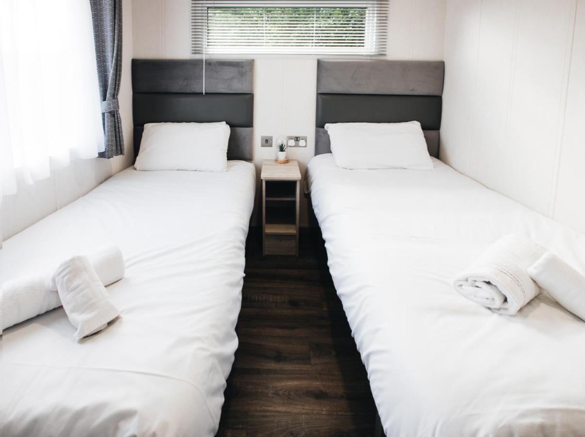 Black Bull Retreat, Barmston With Private Hot Tubs Driffield Eksteriør billede